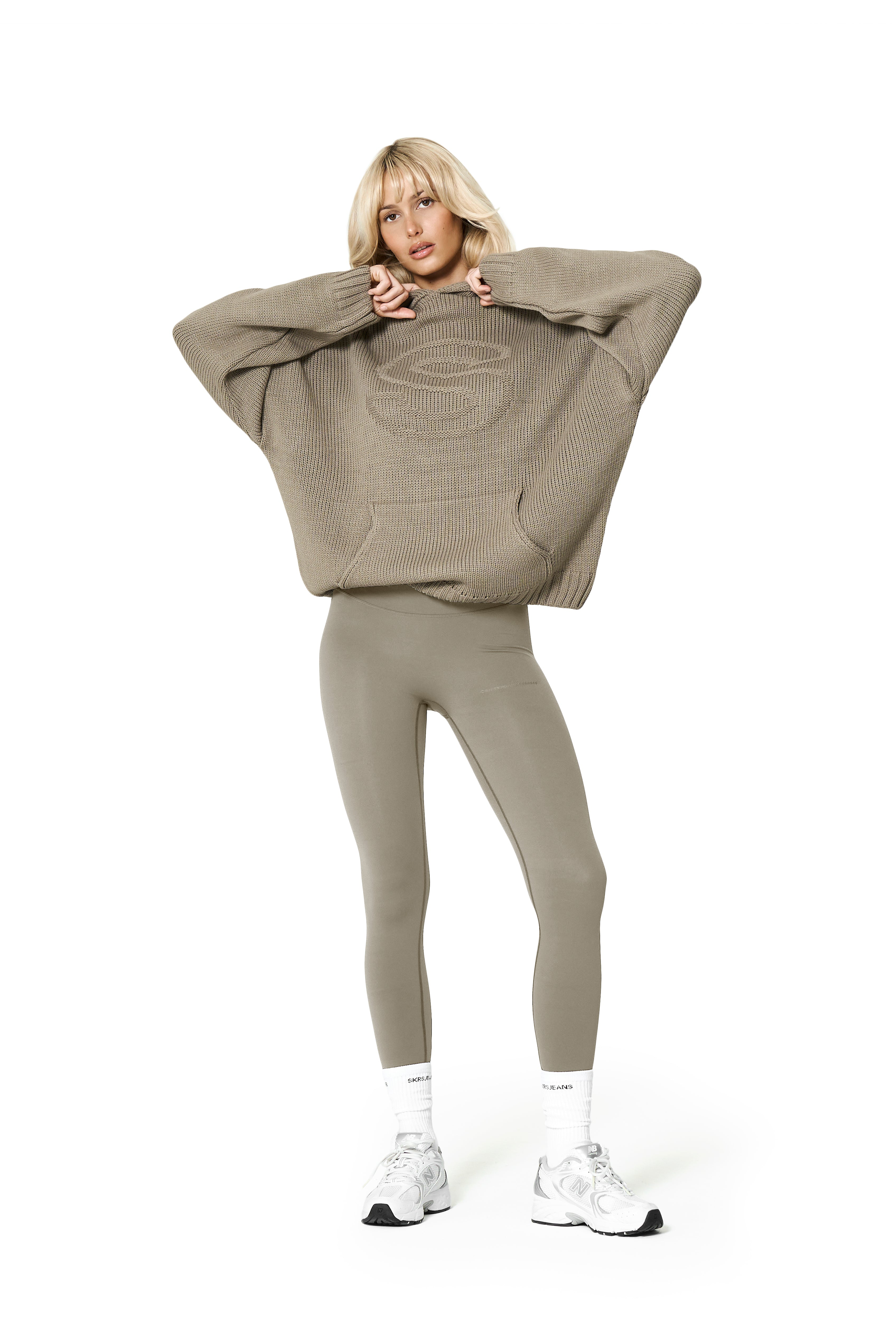 Model Julie is 5'9.5" and wears size S.
